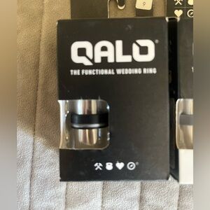 QALO silicone men’s wedding band two rings one size 9, one size 10